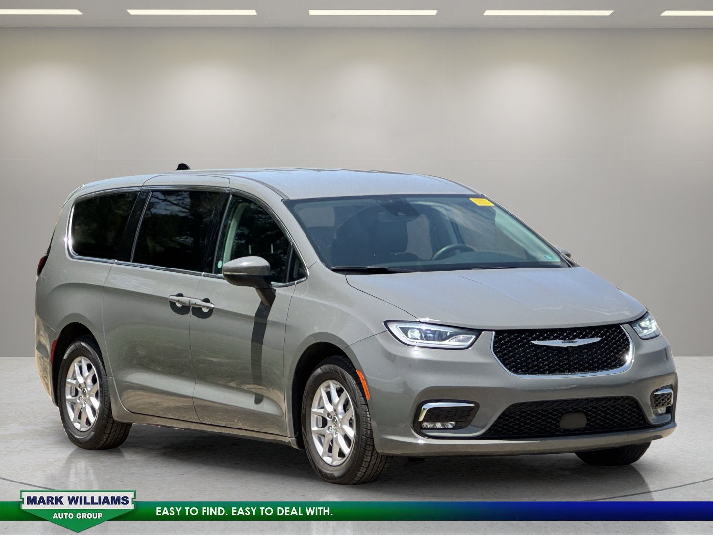 2023 Chrysler Pacifica Touring L in Ceramic Gray Clearcoat — front three-quarter view